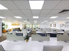 团结湖商圈 恒安大厦 精装修带家具 高区正对电梯 特价出租