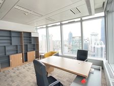 市中心!三阳广场地铁口!实拍恒隆254平! 精装带家具隔断!