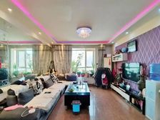 电梯小高层,两室两厅,精装修,近CBD,出行方便。