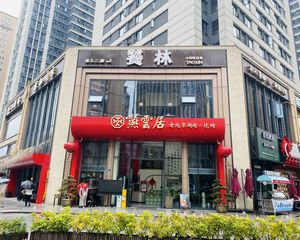 城南路口大转角(私房菜)年租35万,40米全玻璃广告面