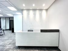 金融街海伦中心!220平精装办公室!海伦路双地铁!超高得房率