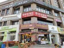 急售城南转角铺(喜利来面馆)每平租200,十字路口昭示好