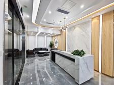 地铁口 绿地之窗220平招租 带家具拎包入住 可随时看房