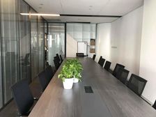 特价出租 绿地双子塔820平急租 电梯口 电动双开门 带家具