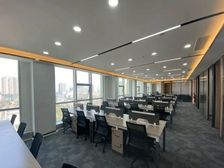 地铁口 绿地之窗300平招租 带家具拎包入住 可随时看房