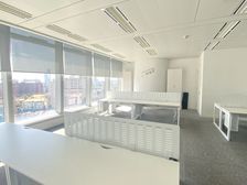 恒隆广场 三阳地铁口 周边设施齐全 好招人 视野好 位置佳