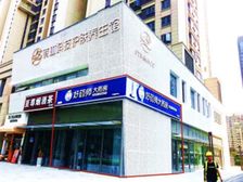 惊现铺王!年租12万 8个点率 8.6米挑高 正十字路口