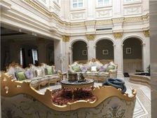 所谓伊人在此一方双弧型环抱楼梯8米挑空媲美九章远洋丽宫格拉斯