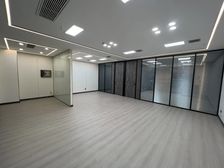 摩尔中心130平,8500元入住甲级写字楼,24空调!