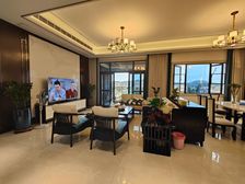 复式 使用面积270平两层 带车位出售 真房源 随时可看