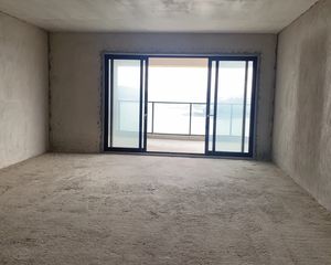 降价急售 愉珑湾 中层四房 望海景11000各付 正园心