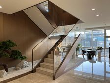 中建八局自持!崂山创新园纯写字楼!整层1750平可分2.3元