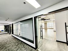 市中心 三阳地铁口 周边设施齐全 好招人 发展好 便捷快