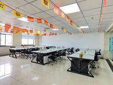 停车免费 精装修 带办公家具 拎包办公 三阳广场附近