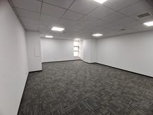 空调自控 !多个隔断 全新装修!可观运河 ! 面积可选!