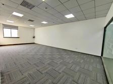 可配置家具 拎包办公 离市中心 新鼎球大厦 面积可选 精装修