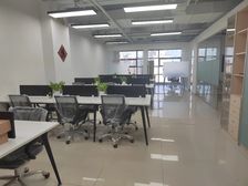 中坤大厦物业直租190平遗留精装修带家具正对电梯间随时看