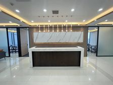 郑州东站 空调24 升龙广场500平 豪华装修正对电梯口