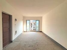 秀湖公园旁洋房顶跃带两个露台可做4房。实得200多平南北通透