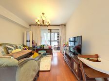 万科玲珑东区:万科物业,南北通3+1户型.南北双阳台,有车位