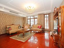 保利垄上3室3厅精装修