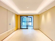 北龙湖亚新茉莉公馆 精装大三房 中间楼层 价格可谈急售送车位