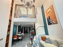 业主出国急售 徐汇区中内环5.6米精装修朝南全景落地