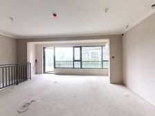 万科翡翠长安 一楼复式带花园 150平