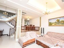 东江华庭别墅 前后带150平私家花园 业主急售 带2个车位。