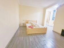 张家花园 巴属综合楼旁边 平上1楼 出租中 高中陪家长