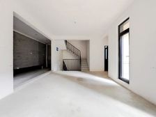 次新别墅,高档小区,邻护城河,小区中间,一席难求