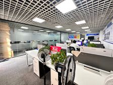 带家具房东急租!万达广场140平3隔断 好停车好招人鑫科中冶