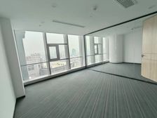 市中心地段 东岭 世金 停车免费 国金 恒隆 装修采光好!