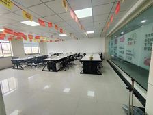 市中心地铁口 价格实惠 带隔断带家具 干净清爽 !停车免费!