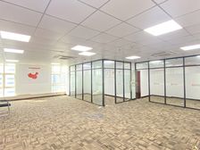 市中心地段 交通便利 精装 隔断 价格实惠 采光好 随时可看