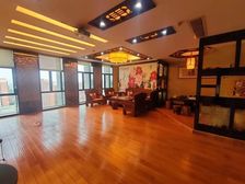 光谷地铁口,非公司产权豪华装修,目前空置可租可卖