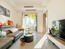 经典低价出售 中原区万达旁。精装修小三房。好楼层。看房有钥匙