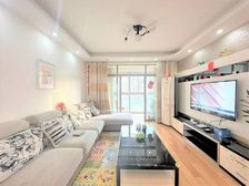 钥匙房,降价80万,带超大阳台,有固定车位,得房率高,急售。