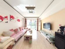 此房所在小区环境不错,视野开阔,采光不错