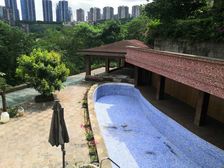 坐北朝南端头独栋,一线高尔夫景观,地下室全采光,车位充足。
