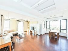 东湖大郡二期新上房源,三房朝南,前面是中.央景观带,湖景房