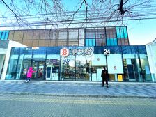 年租金50万丶地铁口100米丶门前带车位丶8年租期丶个人能买