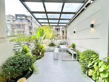 新上!端户三面采光!精装拎入!位置安静!保养9.9成新!