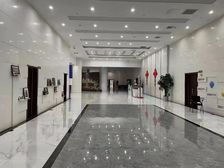 滨海开发区五大街外包产业园东海路轻轨站旁一楼落地窗