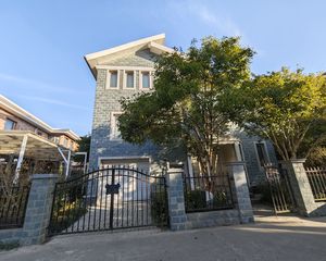 雅仕居独栋 北进门南花园 户型方正 位置好 诚意出售
