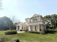 1300平米大花园 豪华装修 中心位置 双临河位置