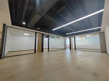 皇姑塔湾地铁口 南向200平 精装带隔断 正对电梯口 含发票