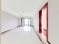 仁恒滨河湾二期 此房标准套三,开发商统一装修,朝向采光好