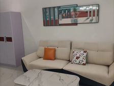 大拇指广场对面 2楼一室一厅 精装修 大落地窗 拎包入住