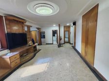 张家花园芭暑对面 电梯三房 采光好 离校近 看房方便。